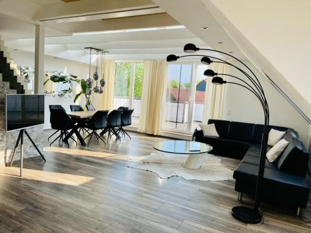 Apartment 160Qm 5 Schlafzimmer 1 Wohnzimmer Terrasse Und Balkon Wilhelmshaven Esterno foto